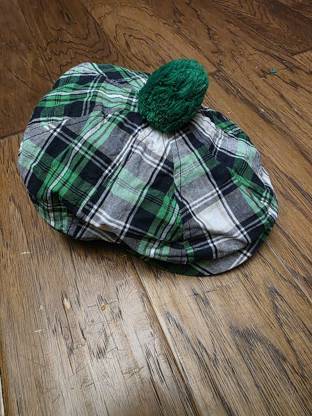 Guinness Green Plaid Pom Hat m/l